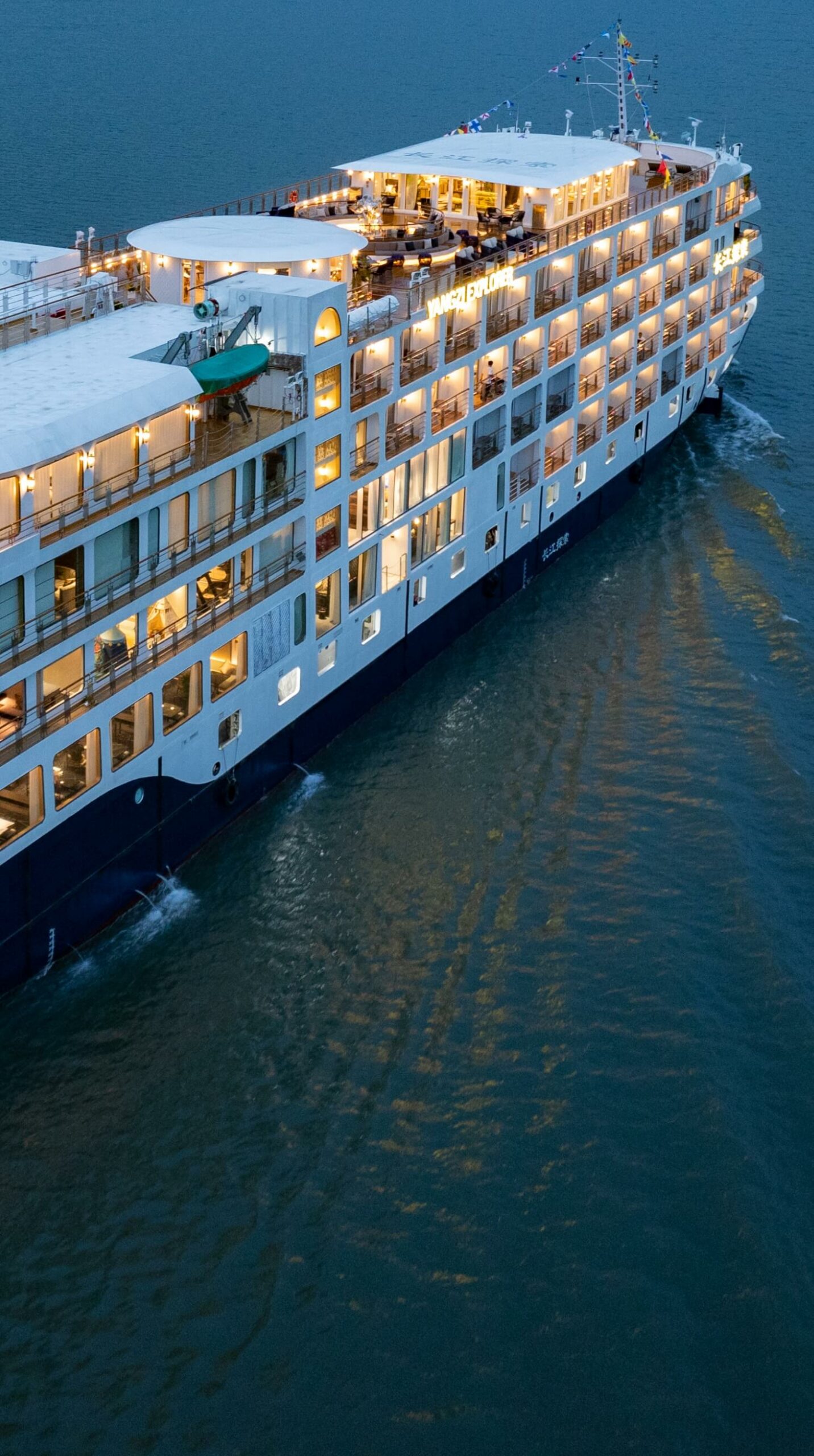 Yangzi Explorer is a modern cruise masterpiece (m)