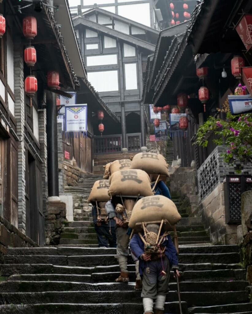 Yichang - Chongqing - Yichang via Shennongjia