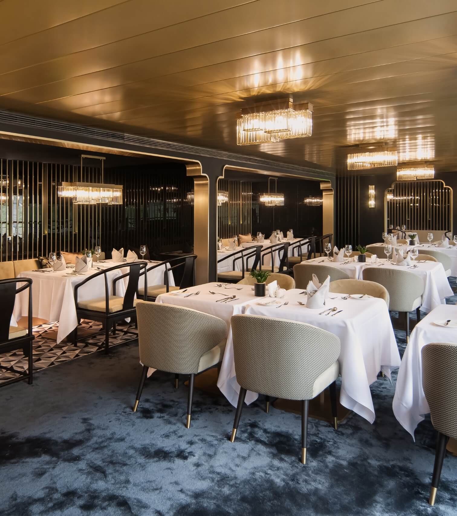 Amber Restaurant - Savor exquisite cuisine aboard the Yangzi Explorer (m)