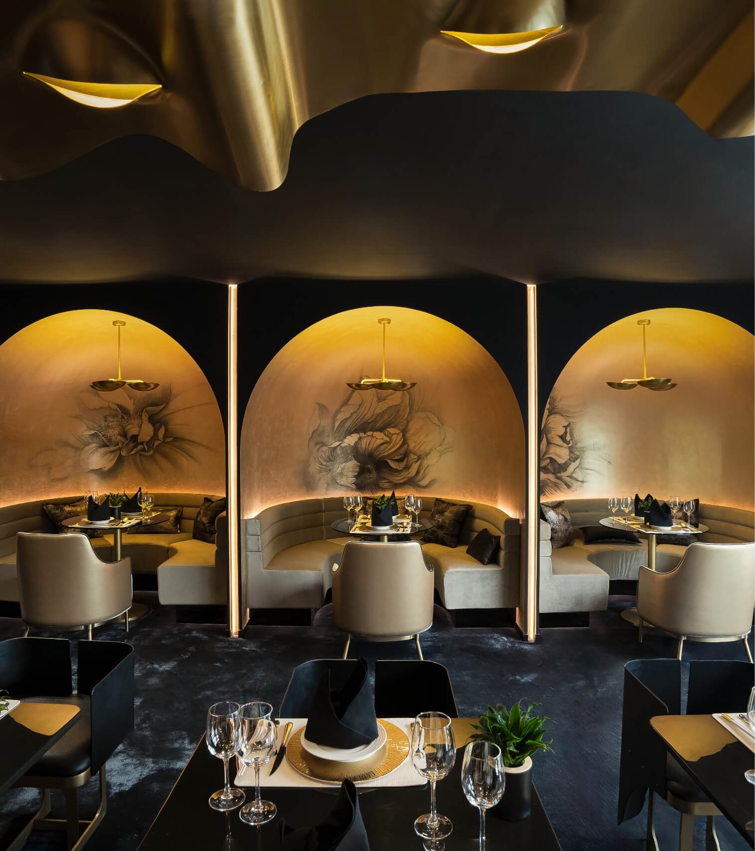Petrus - Savor exquisite cuisine aboard the Yangzi Explorer (m)