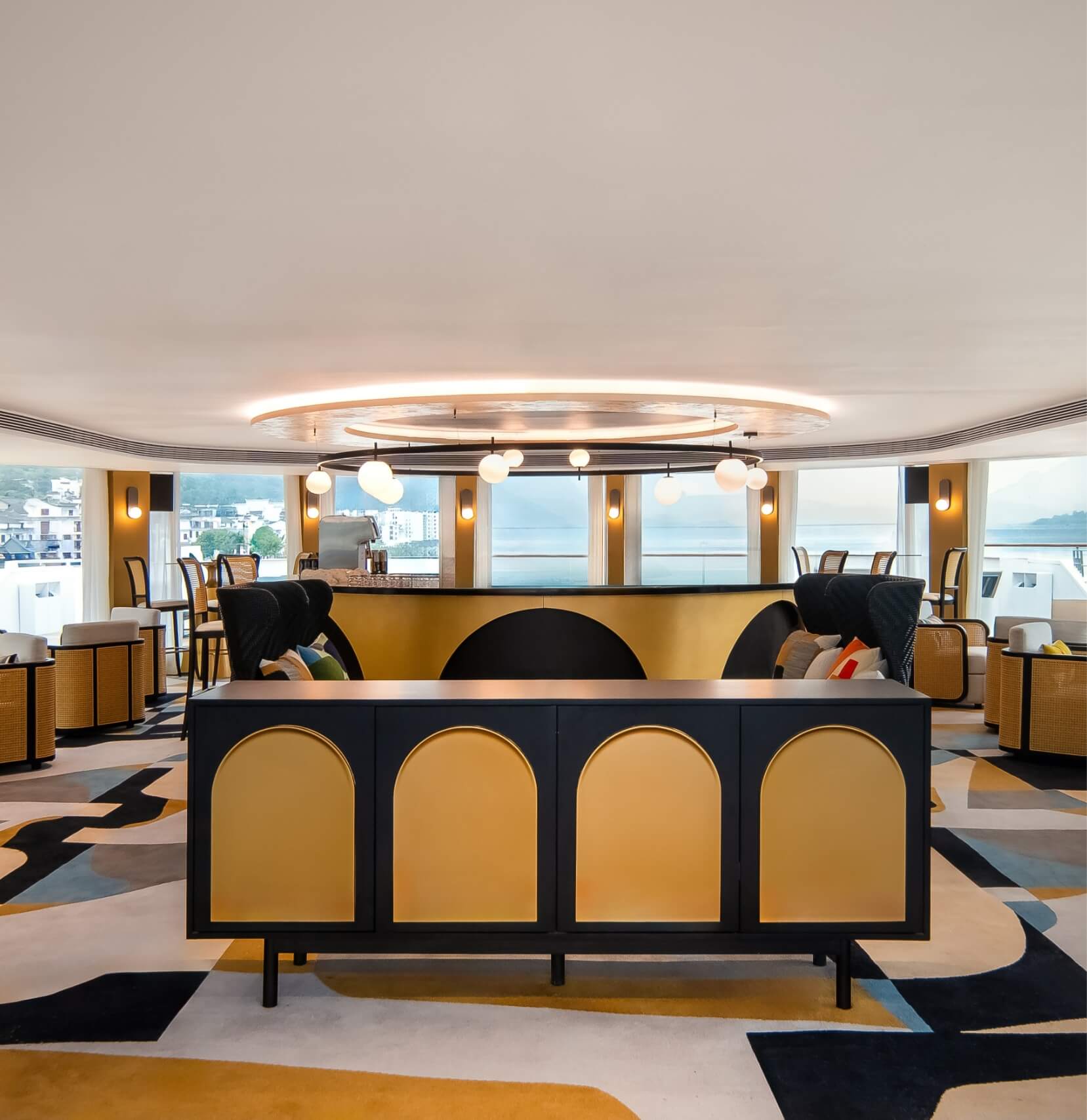 The View Lounge - Savor exquisite cuisine aboard the Yangzi Explorer