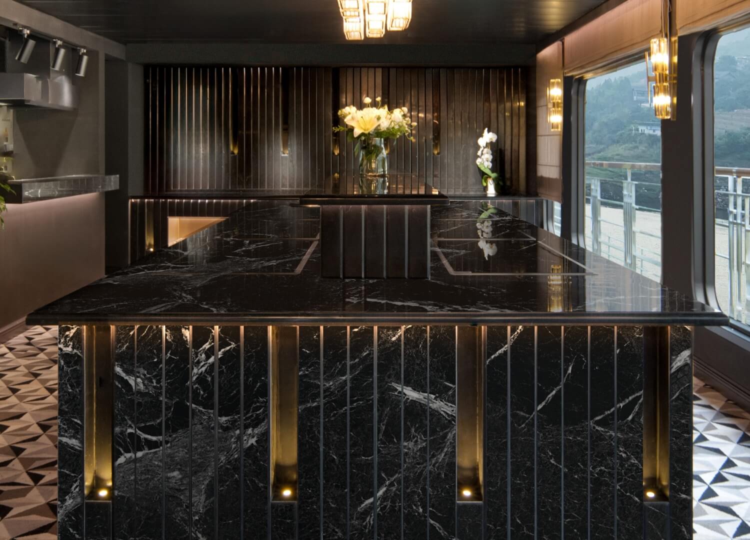 Savor exquisite cuisine aboard the Yangzi Explorer (m)