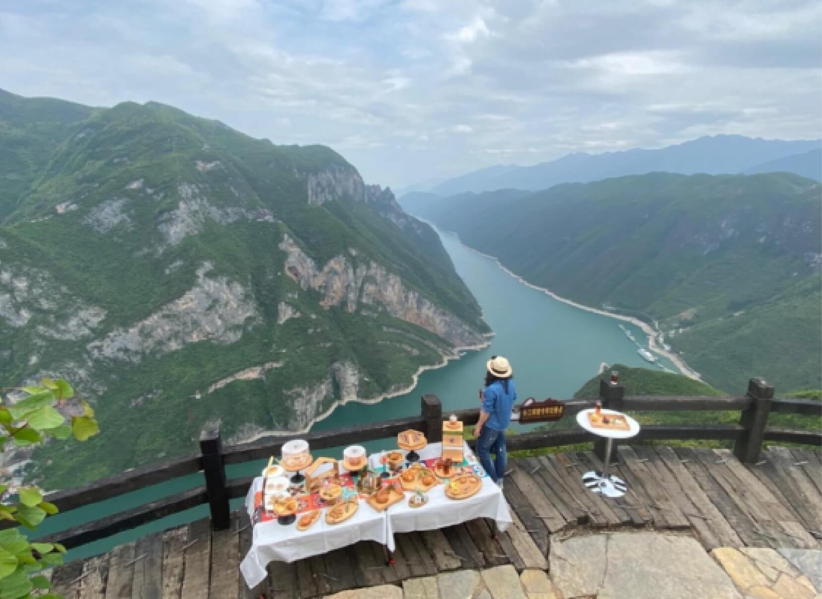 Daning River & Madu River Adventure - 3-Night Yangtze River Cruise on Yangzi Explorer