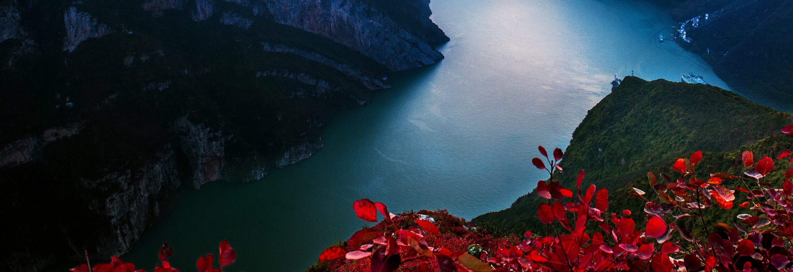 LEAVING THE WHITE KING’S TOWN AT DAWN - Chongqing-Yichang 7-Night Round-Trip Cruise via Badong | Yangzi Explorer