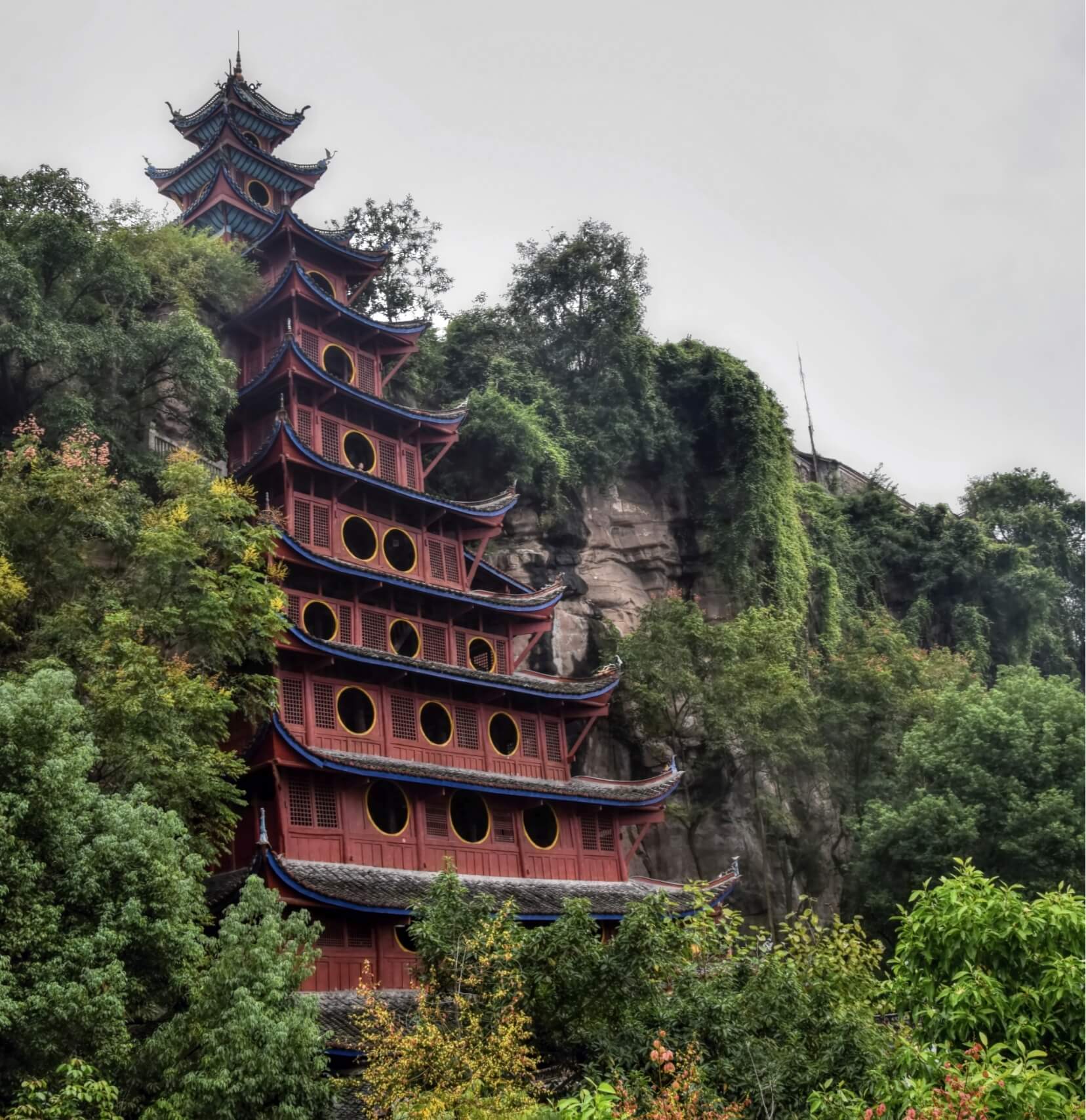 Sailing through the legendary Three Gorges is the highlight of any Yangtze River journey (2)