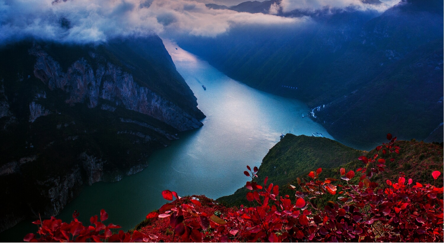 Sailing through the legendary Three Gorges is the highlight of any Yangtze River journey (4 - m)