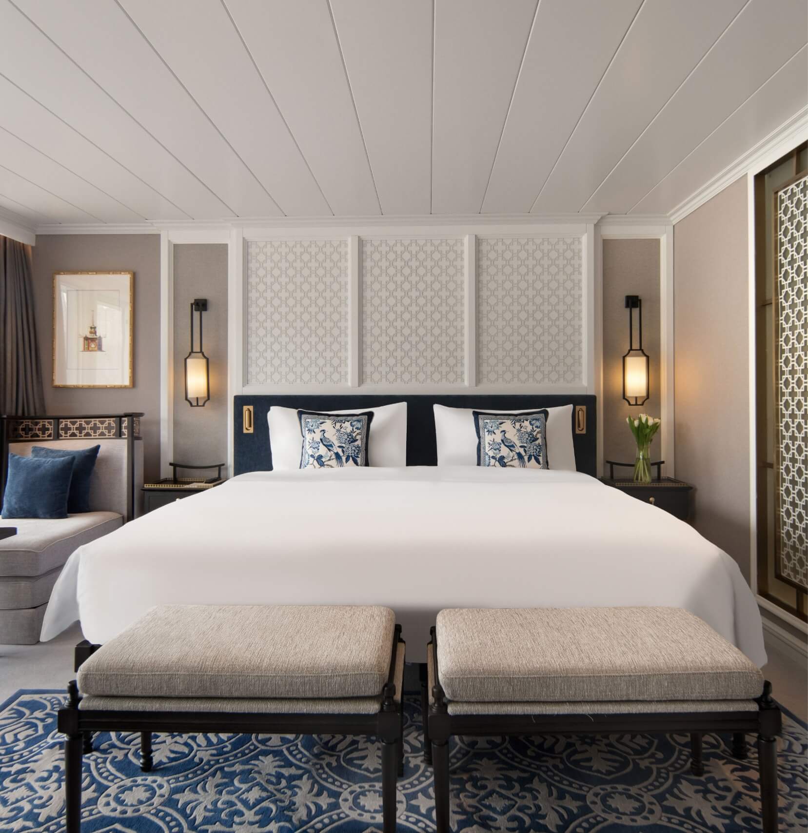 Ambassador Suite on Qutang Deck with large balcony overlooking the Yangtze River 03