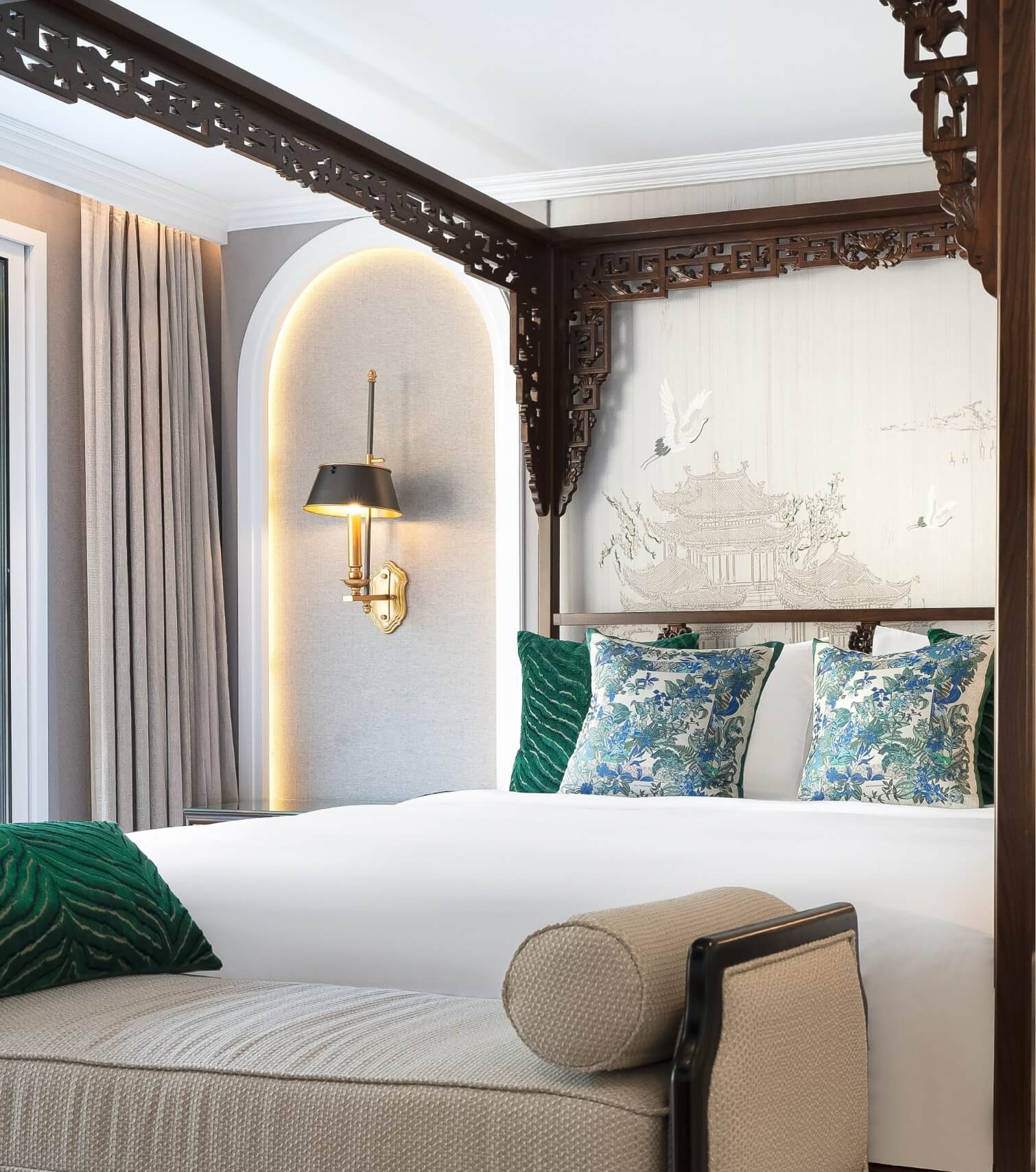 Spacious Celebrity Suite aboard Yangzi Explorer with private terrace and sitting area (2-m)