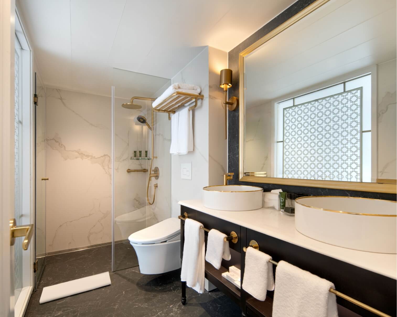 Ambassador Suite includes access to the Velvet Lounge for unlimited drinks and snacks. (m)