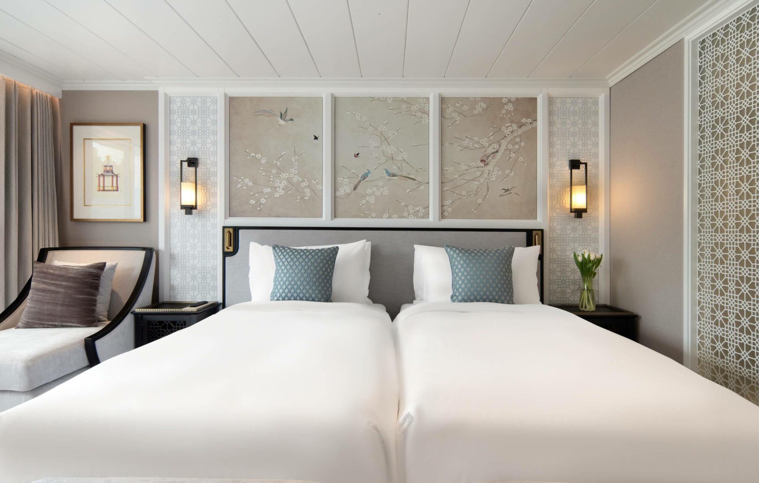 Deluxe Suite, The largest entry level suite on the Yangtze River.