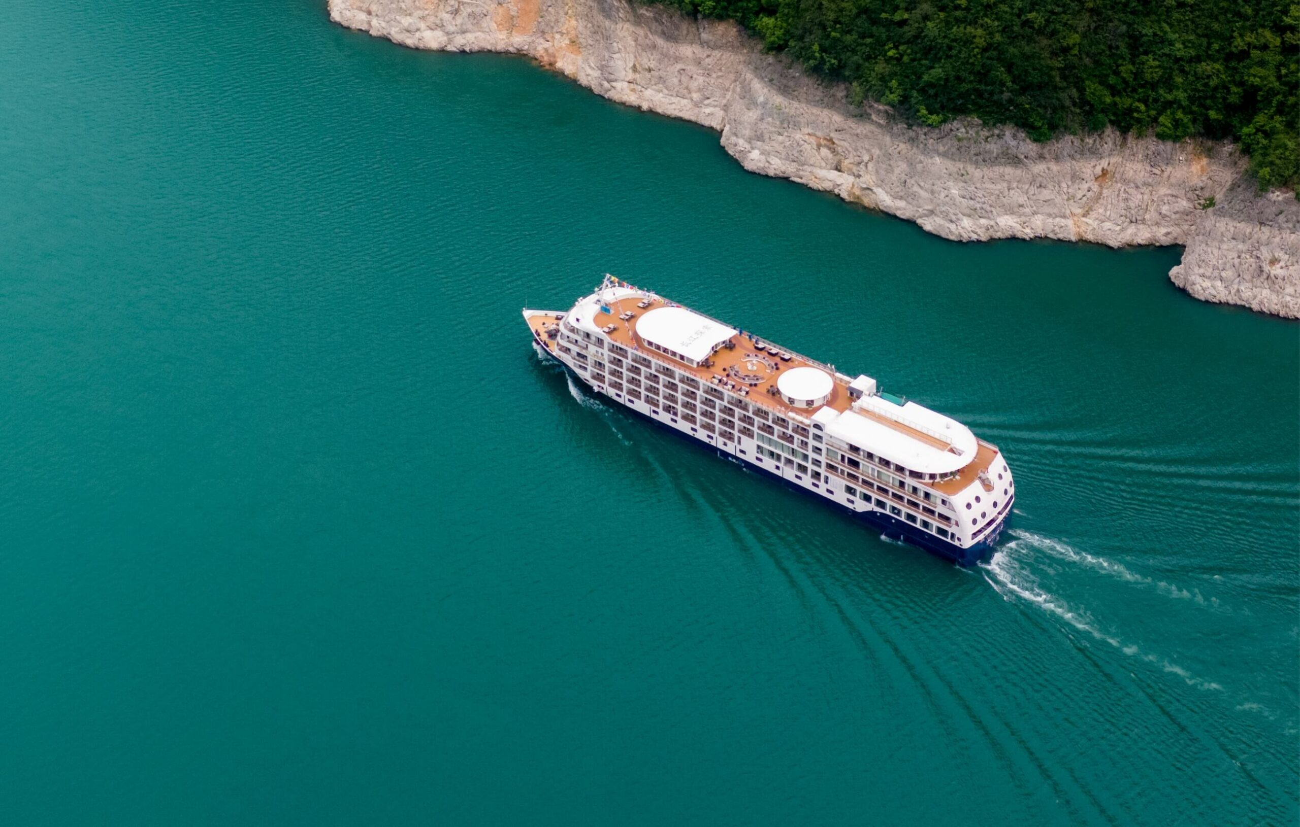 The luxurious Yangzi Explorer cruise ship sailing through the Three Gorges on the Yangtze River 02