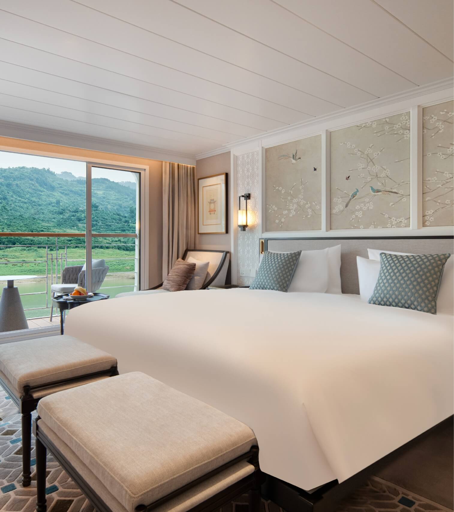Elegant Deluxe Suite on Yangzi Explorer featuring a private balcony and modern amenities (m)