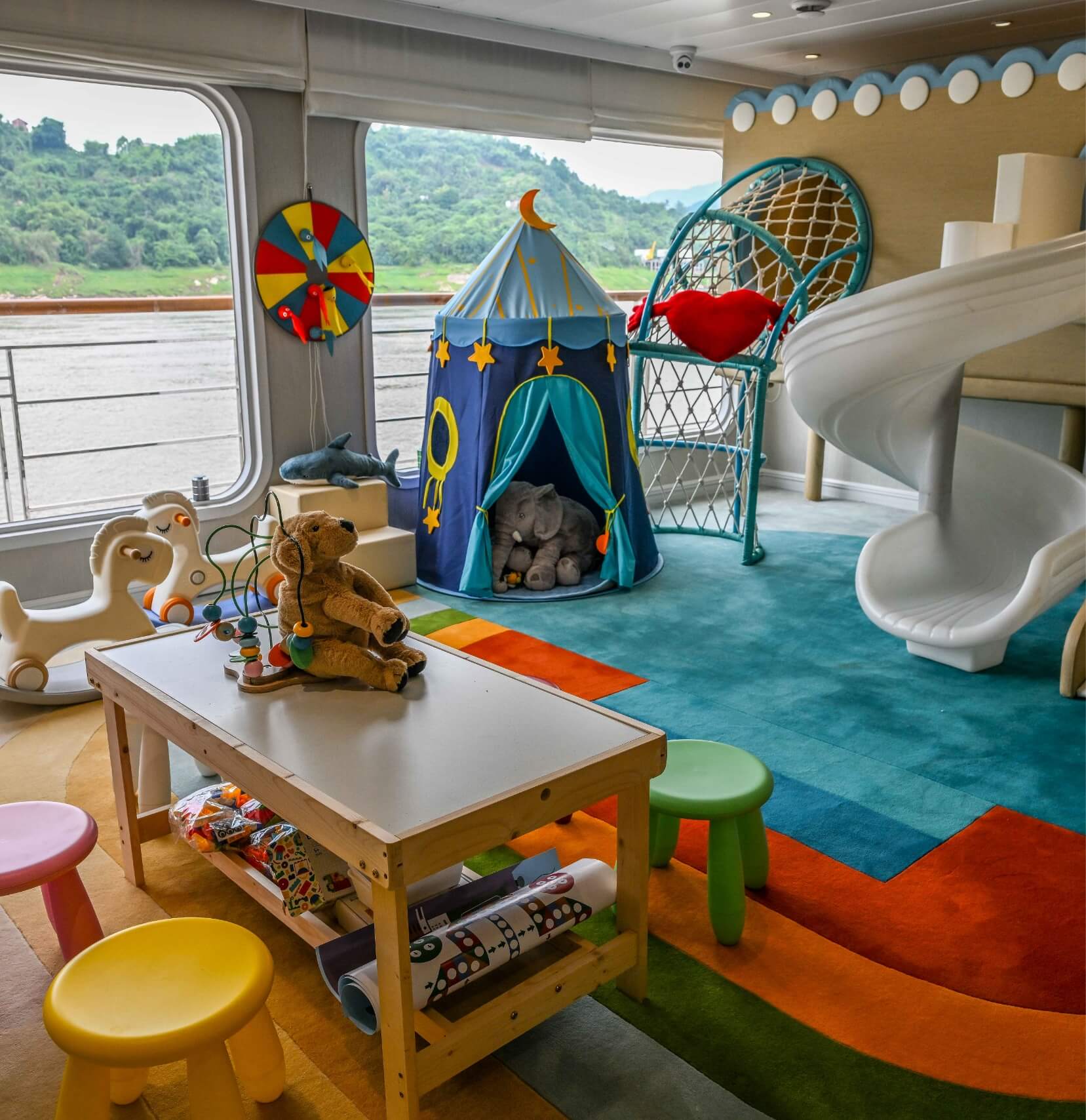 Families with Children - Experience unparalleled luxury on the Yangtze River aboard the Yangzi Explorer