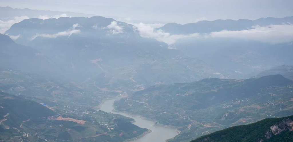 Winter views of the Yangtze River and surrounding mountains