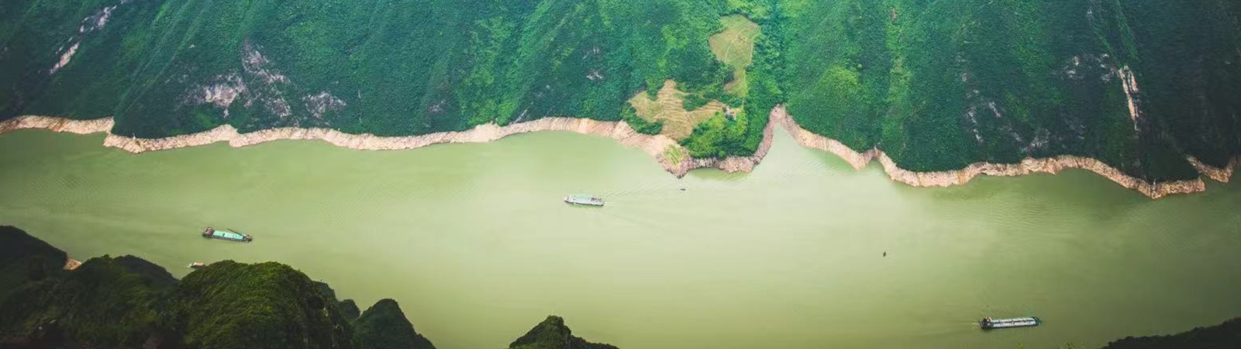 Aerial view of the Yangtze River flowing through the Three Gorges