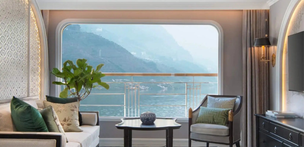 Luxury Suite on Yangzi Explorer