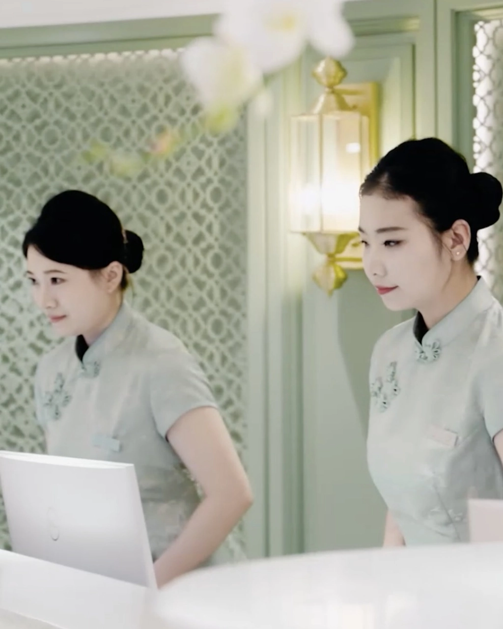 Yangzi Explorer crew providing personalized service onboard