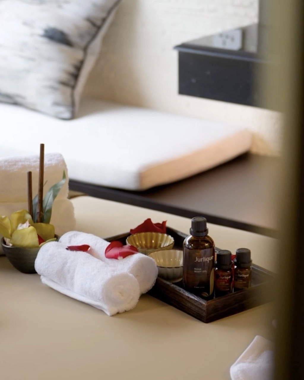 Luxury suite amenities and spa experience onboard Yangzi Explorer